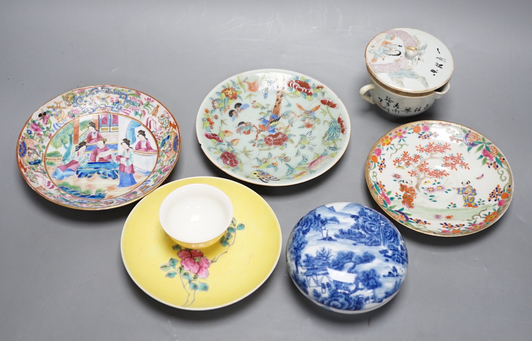 A group of assorted Chinese ceramics